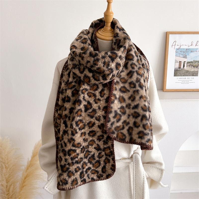 Woven Scarf Blanket - وشاح نسائي فاخر بنقشة الفهد للخريف