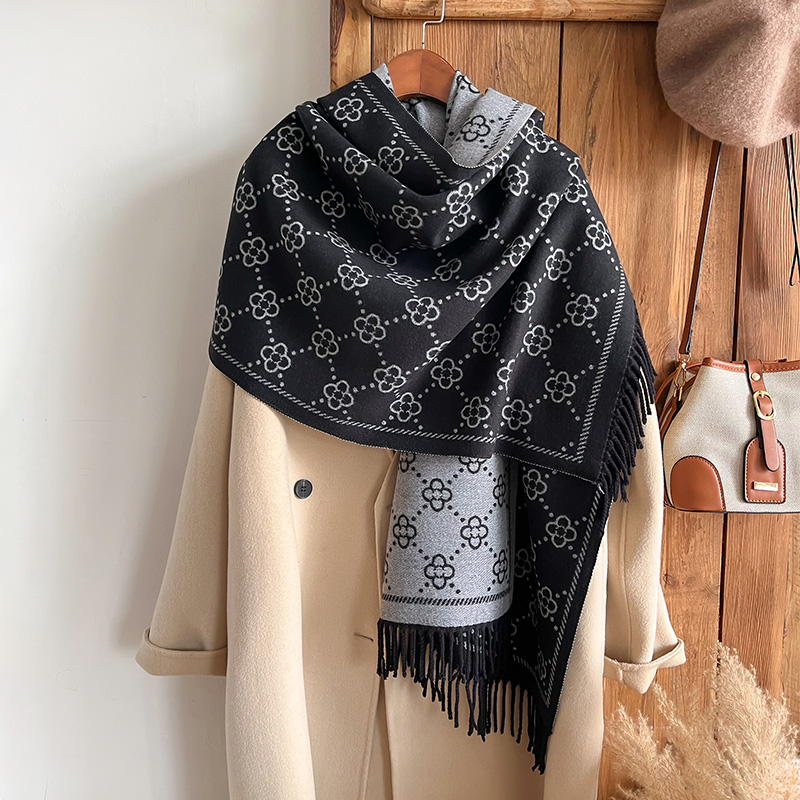 العلامات التجارية الجاكار تصمي - مراجعة Woven Scarf Blanket وسعره