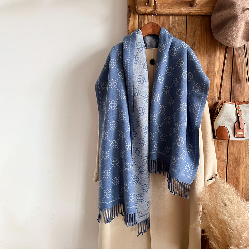 العلامات التجارية الجاكار تصمي - مراجعة Woven Scarf Blanket وسعره
